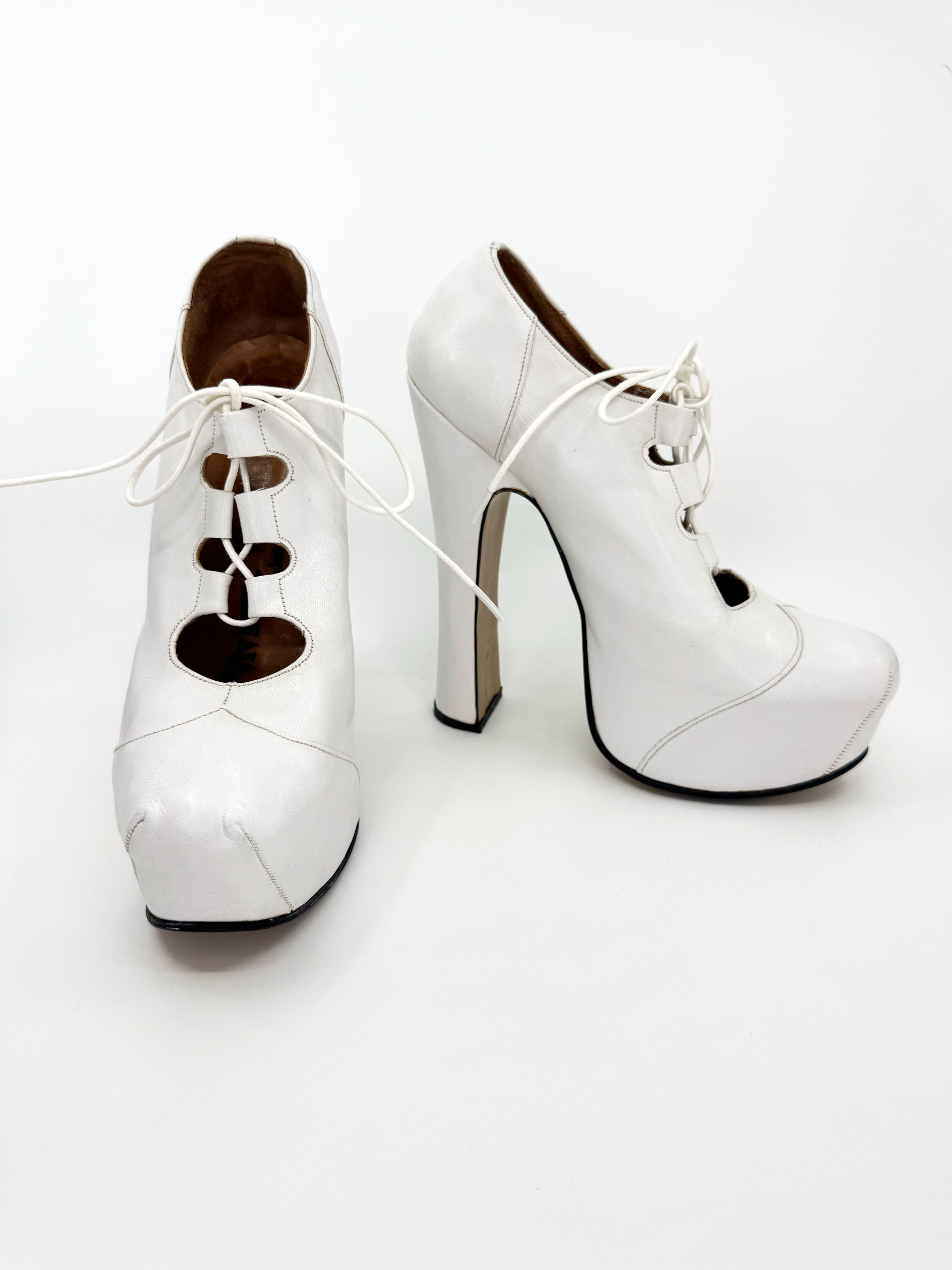 Vivienne Westwood 1990’s レザー ハイヒール パンプス Vivienne Westwood 1990's White Leather Elevated Ghillie Shoes