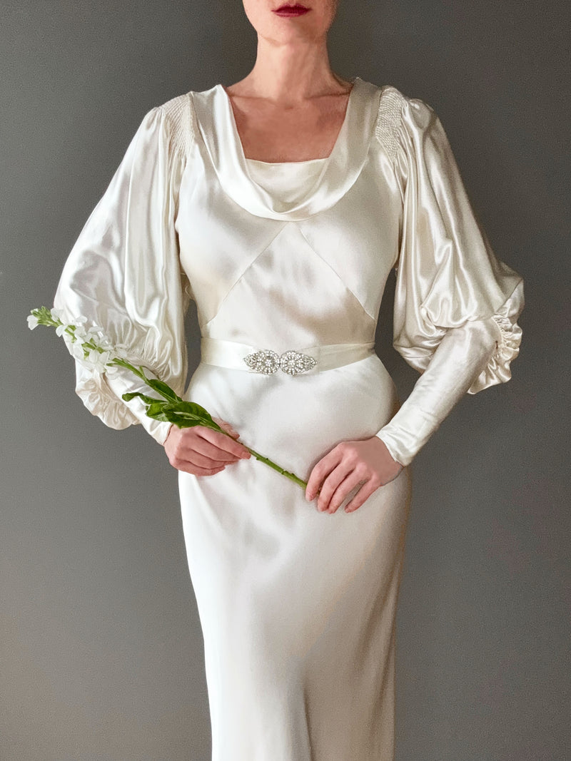 art deco long sleeve wedding dress Vintage Art Deco Long Sleeve Wedding Dress Elegant Vintage Bridal Style Art Deco Wedding Dress Stylish