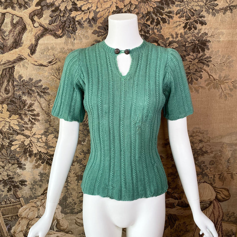 1940s Celadon Green Hand Knit Pullover