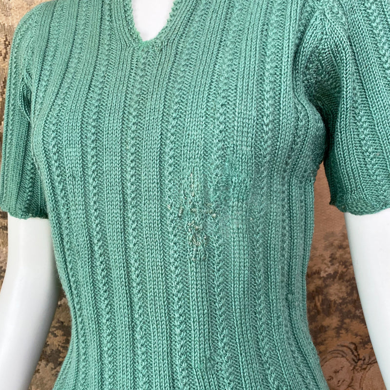 1940s Celadon Green Hand Knit Pullover